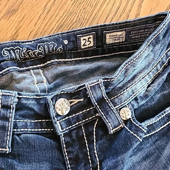 Miss Me Jean Capris - Picture 3 of 3